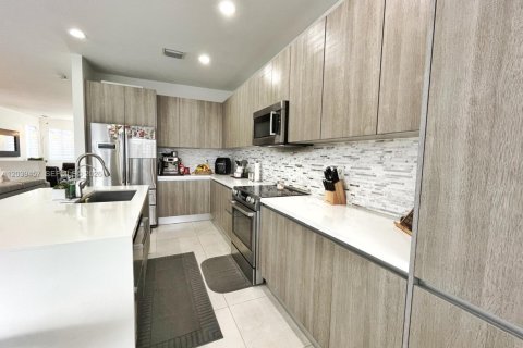 Adosado en venta en Doral, Florida, 4 dormitorios, 189.8 m2 № 2086586 - foto 18