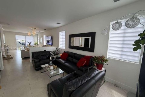 Adosado en venta en Doral, Florida, 4 dormitorios, 189.8 m2 № 2086586 - foto 8