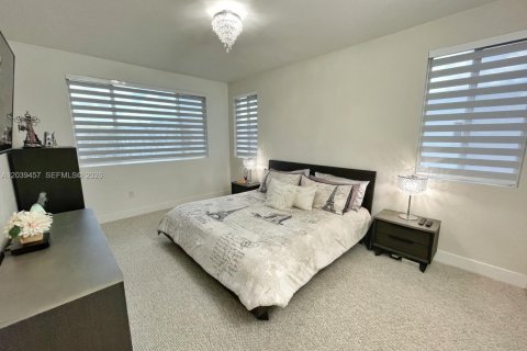 Adosado en venta en Doral, Florida, 4 dormitorios, 189.8 m2 № 2086586 - foto 25