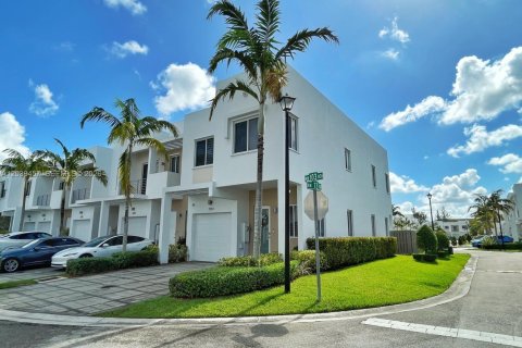 Adosado en venta en Doral, Florida, 4 dormitorios, 189.8 m2 № 2086586 - foto 4