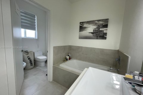 Adosado en venta en Doral, Florida, 4 dormitorios, 189.8 m2 № 2086586 - foto 30