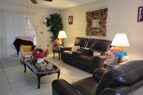 Casa en venta en Ocala, Florida, 3 dormitorios, 141.77 m2 № 1545545 - foto 2