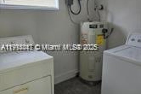 Casa en venta en Lauderhill, Florida, 4 dormitorios, 157.19 m2 № 2017121 - foto 5