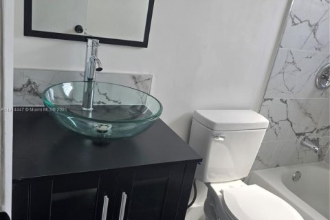 Casa en venta en Lauderhill, Florida, 4 dormitorios, 157.19 m2 № 2017121 - foto 7