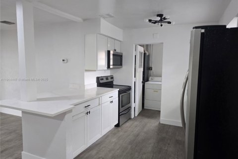 Casa en venta en Lauderhill, Florida, 4 dormitorios, 157.19 m2 № 2017121 - foto 3