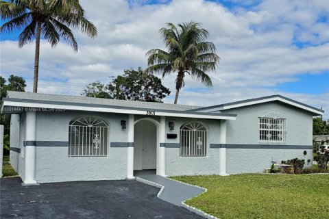 Casa en Lauderhill, Florida 4 dormitorios, 157.19 m2 № 2017121