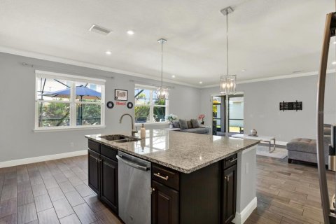 House in Riverview, Florida 5 bedrooms, 304.72 sq.m. № 2238656 - photo 23