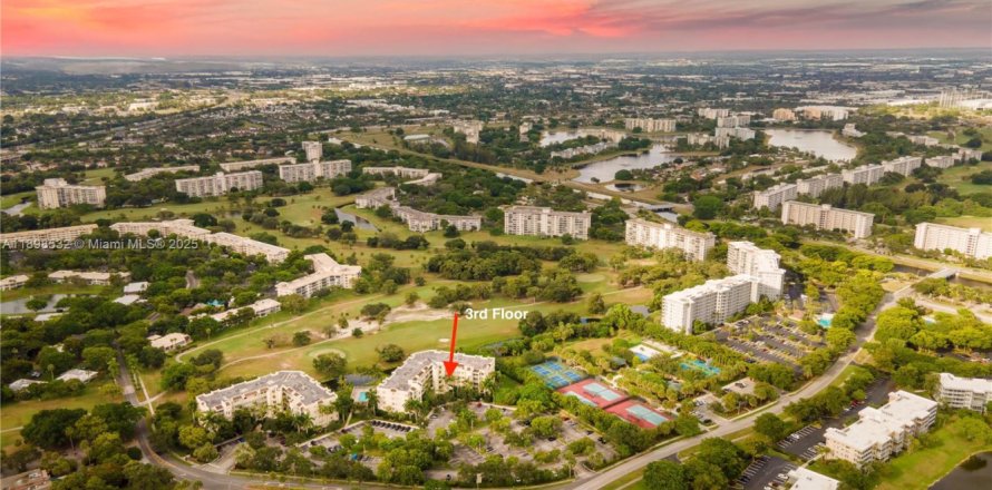 Condominio en Pompano Beach, Florida, 3 dormitorios № 1950517