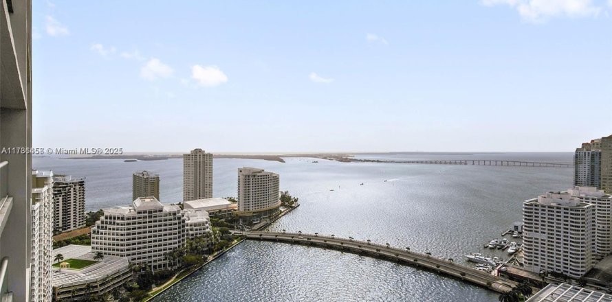 Condominio en Miami, Florida, 1 dormitorio  № 1701696