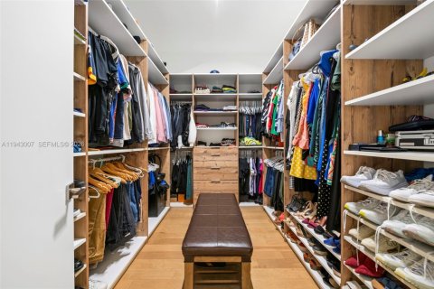 Casa en venta en Sunny Isles Beach, Florida, 7 dormitorios, 343.37 m2 № 1999500 - foto 20