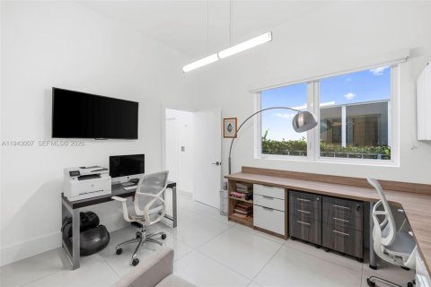 Casa en venta en Sunny Isles Beach, Florida, 7 dormitorios, 343.37 m2 № 1999500 - foto 7