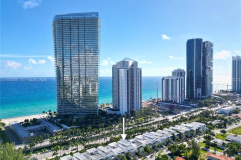 Casa en venta en Sunny Isles Beach, Florida, 7 dormitorios, 343.37 m2 № 1999500 - foto 3