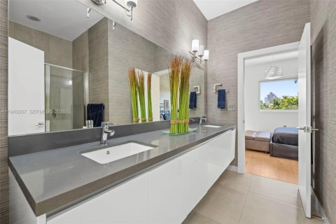 Casa en venta en Sunny Isles Beach, Florida, 7 dormitorios, 343.37 m2 № 1999500 - foto 29