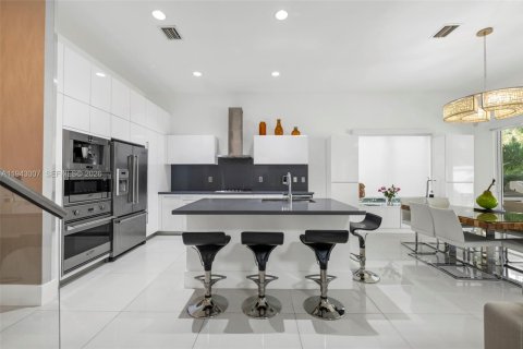 Casa en venta en Sunny Isles Beach, Florida, 7 dormitorios, 343.37 m2 № 1999500 - foto 16