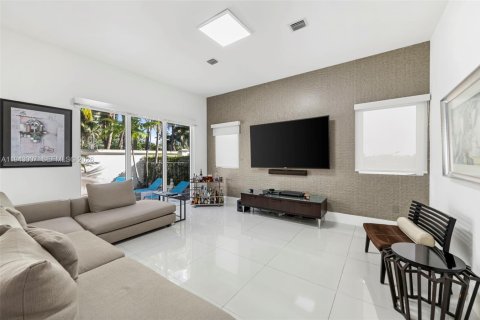 Casa en venta en Sunny Isles Beach, Florida, 7 dormitorios, 343.37 m2 № 1999500 - foto 14