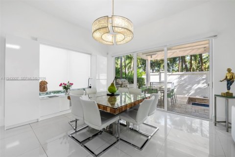 Casa en venta en Sunny Isles Beach, Florida, 7 dormitorios, 343.37 m2 № 1999500 - foto 18