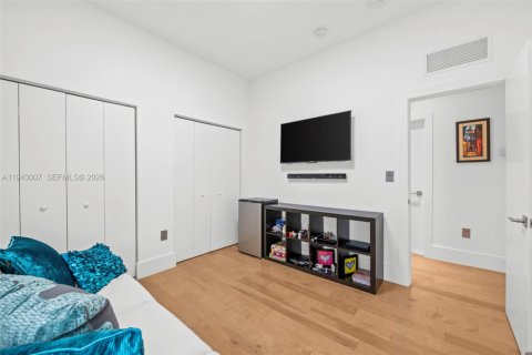 Casa en venta en Sunny Isles Beach, Florida, 7 dormitorios, 343.37 m2 № 1999500 - foto 28