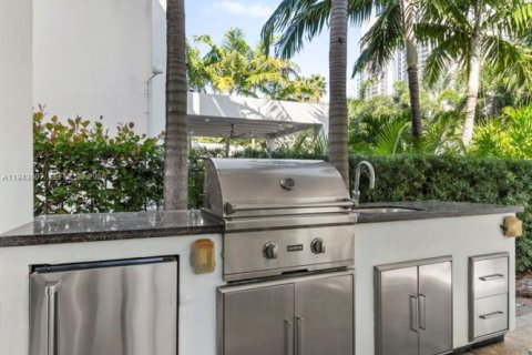 Casa en venta en Sunny Isles Beach, Florida, 7 dormitorios, 343.37 m2 № 1999500 - foto 11