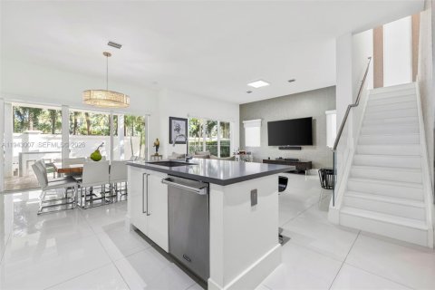 Casa en venta en Sunny Isles Beach, Florida, 7 dormitorios, 343.37 m2 № 1999500 - foto 17