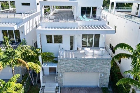 Casa en venta en Sunny Isles Beach, Florida, 7 dormitorios, 343.37 m2 № 1999500 - foto 4