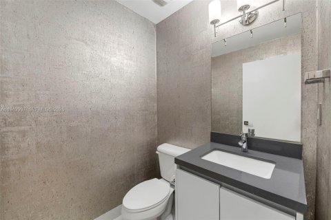 Casa en venta en Sunny Isles Beach, Florida, 7 dormitorios, 343.37 m2 № 1999500 - foto 9