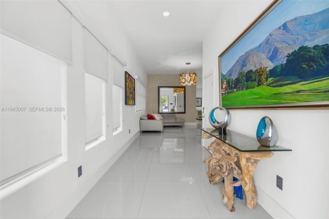 Casa en venta en Sunny Isles Beach, Florida, 7 dormitorios, 343.37 m2 № 1999500 - foto 5