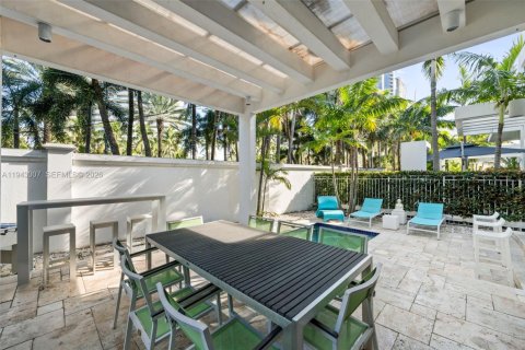 Casa en venta en Sunny Isles Beach, Florida, 7 dormitorios, 343.37 m2 № 1999500 - foto 10