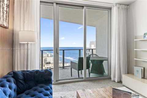 Copropriété à louer à Hollywood, Floride: 2 chambres, 104.89 m2 № 1933865 - photo 2