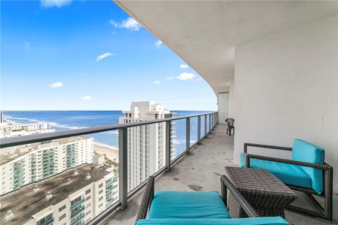 Copropriété à louer à Hollywood, Floride: 2 chambres, 104.89 m2 № 1933865 - photo 19