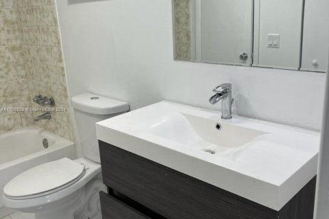 Condo in Miami, Florida, 1 bedroom № 2035518 - photo 9