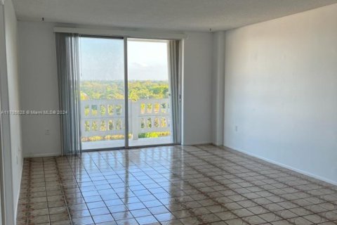 Condo in Miami, Florida, 1 bedroom № 2035518