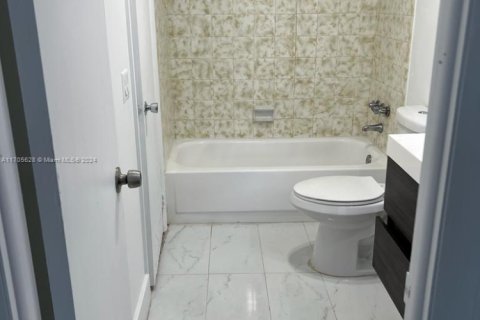 Condo in Miami, Florida, 1 bedroom № 2035518 - photo 11