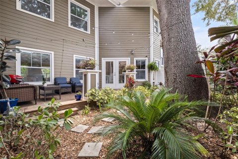 Townhouse in Saint Petersburg, Florida 2 bedrooms, 194.72 sq.m. № 1824055 - photo 12