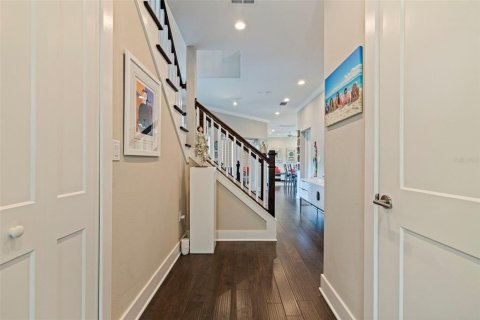 Townhouse in Saint Petersburg, Florida 2 bedrooms, 194.72 sq.m. № 1824055 - photo 5