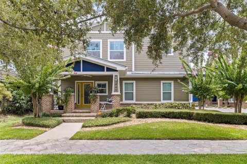 Townhouse in Saint Petersburg, Florida 2 bedrooms, 194.72 sq.m. № 1824055 - photo 1