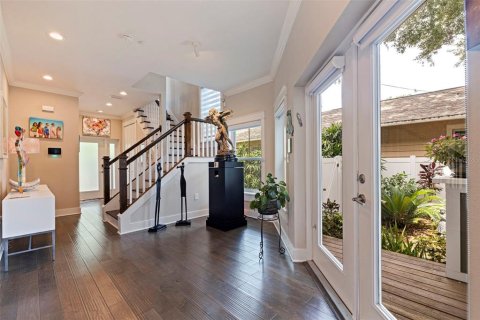Townhouse in Saint Petersburg, Florida 2 bedrooms, 194.72 sq.m. № 1824055 - photo 9