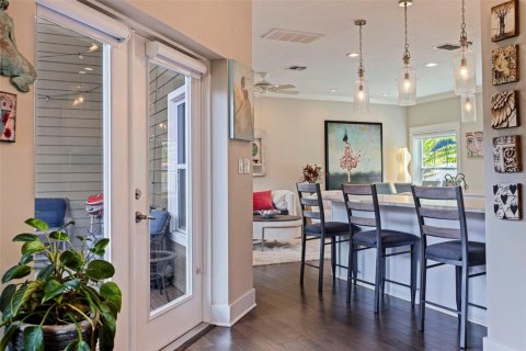 Townhouse in Saint Petersburg, Florida 2 bedrooms, 194.72 sq.m. № 1824055 - photo 8