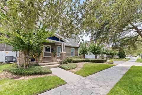 Townhouse in Saint Petersburg, Florida 2 bedrooms, 194.72 sq.m. № 1824055 - photo 2