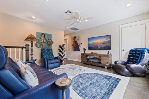 Townhouse in Saint Petersburg, Florida 2 bedrooms, 194.72 sq.m. № 1824055 - photo 22