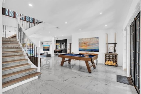 House in Hallandale Beach, Florida 7 bedrooms, 344.11 sq.m. № 2062427 - photo 7