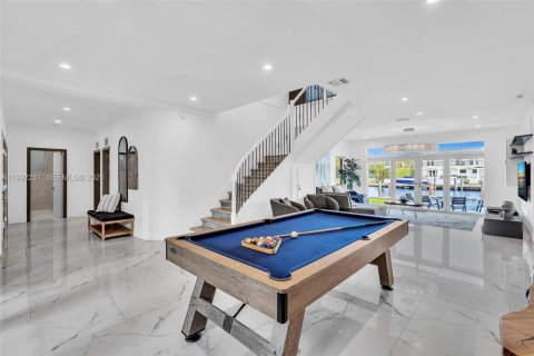 House in Hallandale Beach, Florida 7 bedrooms, 344.11 sq.m. № 2062427 - photo 24
