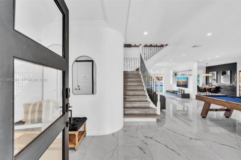 House in Hallandale Beach, Florida 7 bedrooms, 344.11 sq.m. № 2062427 - photo 6