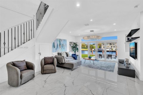 House in Hallandale Beach, Florida 7 bedrooms, 344.11 sq.m. № 2062427 - photo 4
