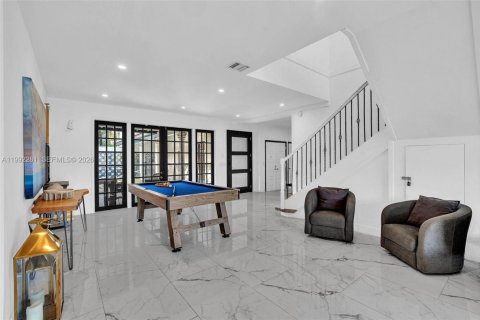 House in Hallandale Beach, Florida 7 bedrooms, 344.11 sq.m. № 2062427 - photo 23