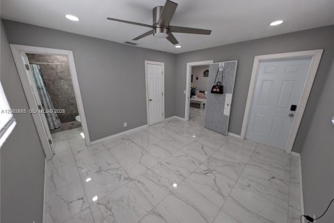 Commercial property in Coral Springs, Florida 245.08 sq.m. № 2266202 - photo 12
