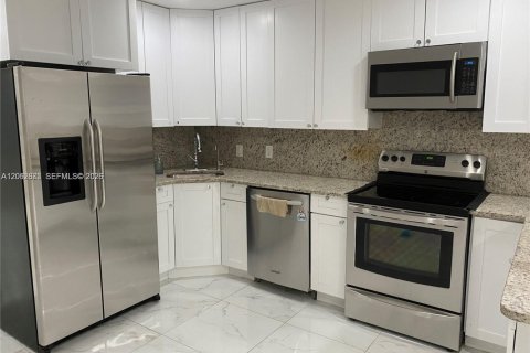 Commercial property in Coral Springs, Florida 245.08 sq.m. № 2266202 - photo 5