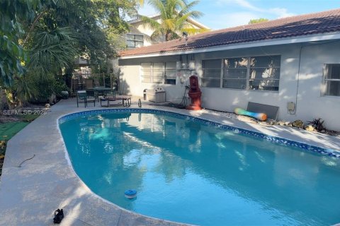Commercial property in Coral Springs, Florida 245.08 sq.m. № 2266202 - photo 14