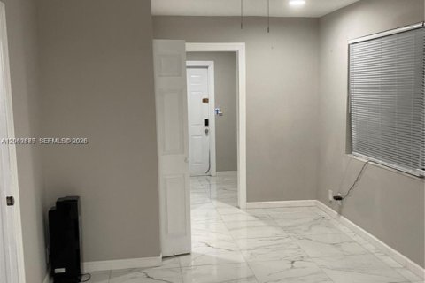 Commercial property in Coral Springs, Florida 245.08 sq.m. № 2266202 - photo 10
