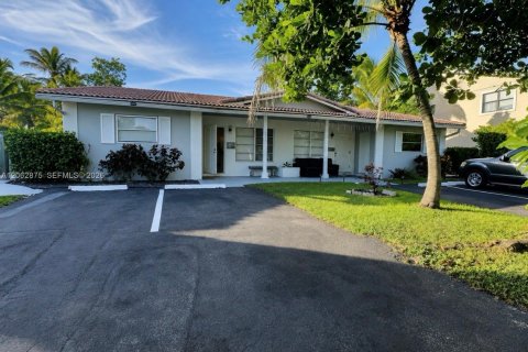 Commercial property in Coral Springs, Florida 245.08 sq.m. № 2266202
