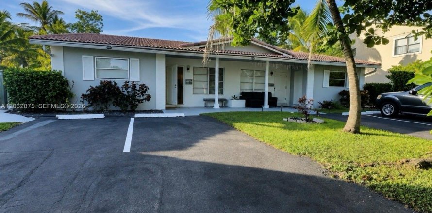 Commercial property in Coral Springs, Florida 245.08 sq.m. № 2266202